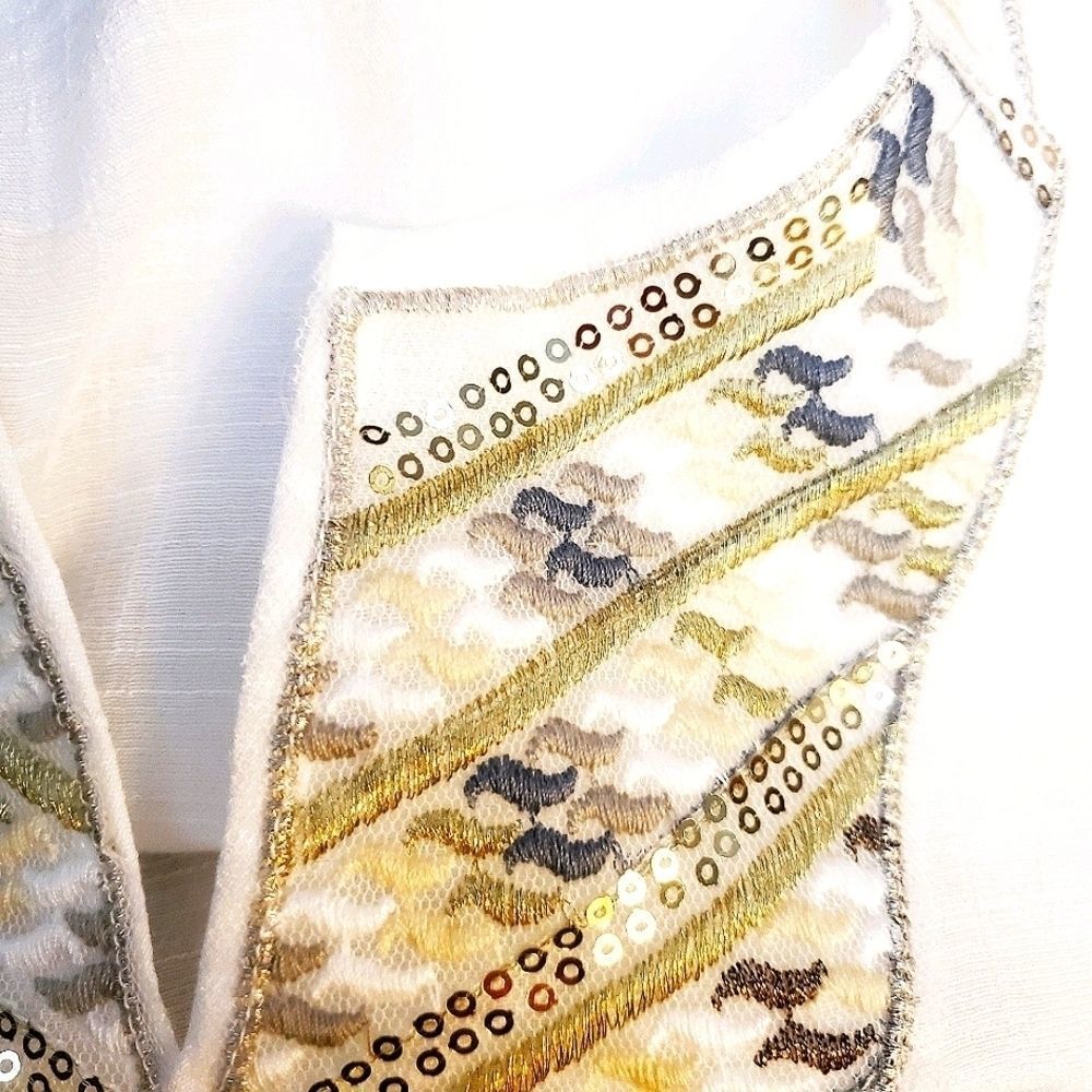 White gauze tunic w 3/4 sleeves for spring hand stitched ethnic design.